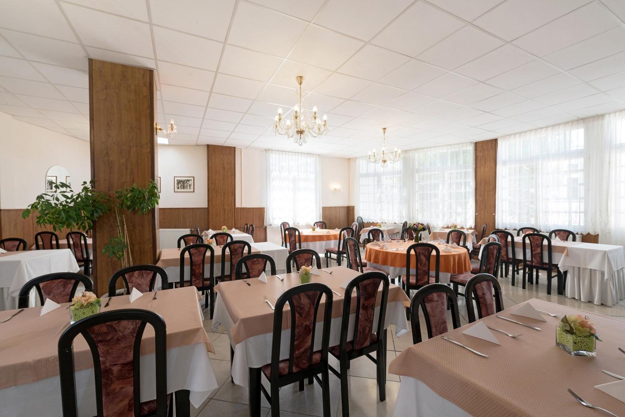 Ensana Vila Trajan Piestany Bagian luar foto