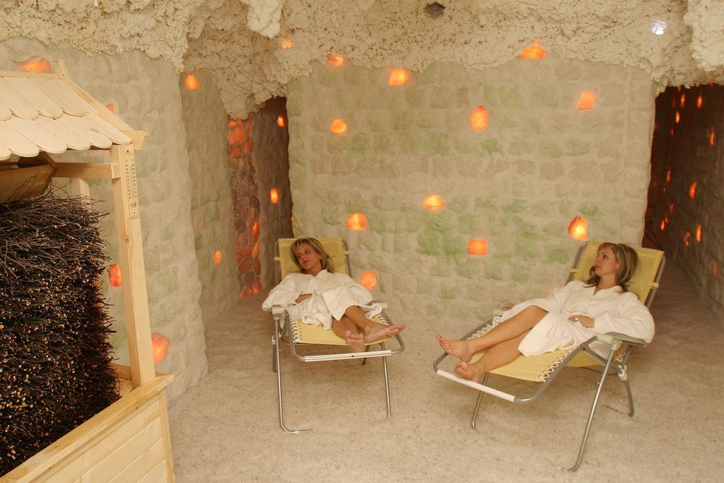 Ensana Vila Trajan Piestany Bagian luar foto